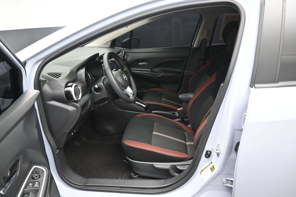 Used 2025 Nissan Versa SR w/ Trunk Package FWD image 9