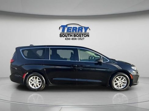 Used 2024 Chrysler Pacifica Touring-L FWD image 1
