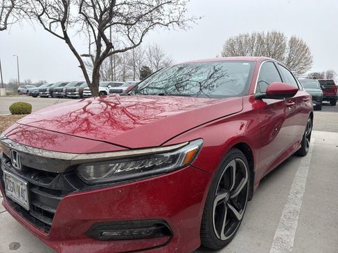Used 2018 Honda Accord Sport image 2