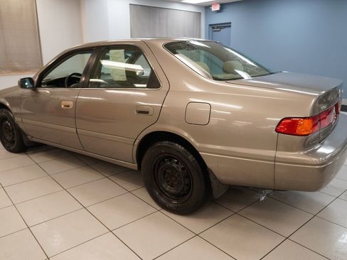 Used 2000 Toyota Camry LE FWD image 7