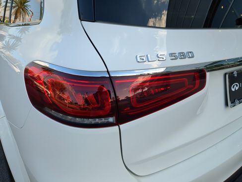 Used 2023 Mercedes-Benz GLS 580 4MATIC image 10