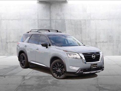 Used 2023 Nissan Pathfinder Platinum w/ Lighting Package (N92) AWD/4WD image 2