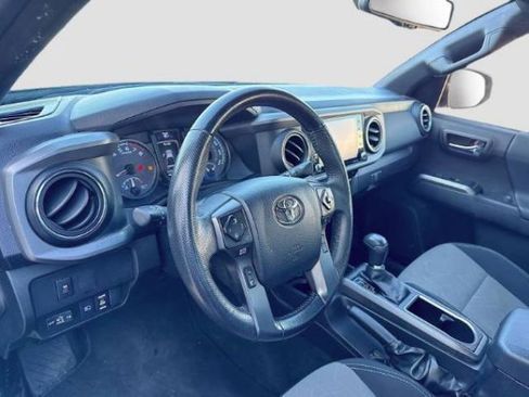 Certified 2022 Toyota Tacoma TRD Off-Road AWD/4WD image 2