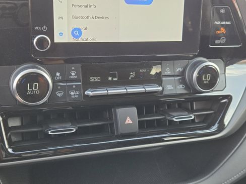 Used 2024 Toyota Highlander LE image 11