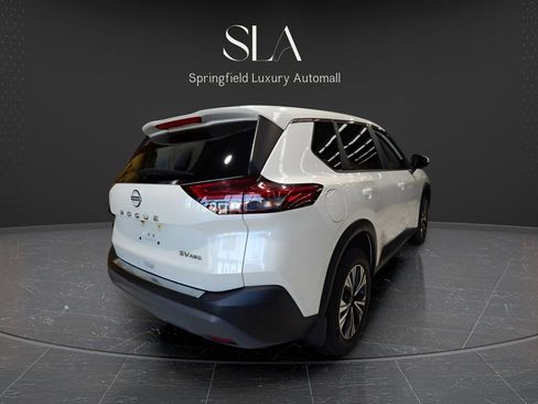 Used 2023 Nissan Rogue SV image 5