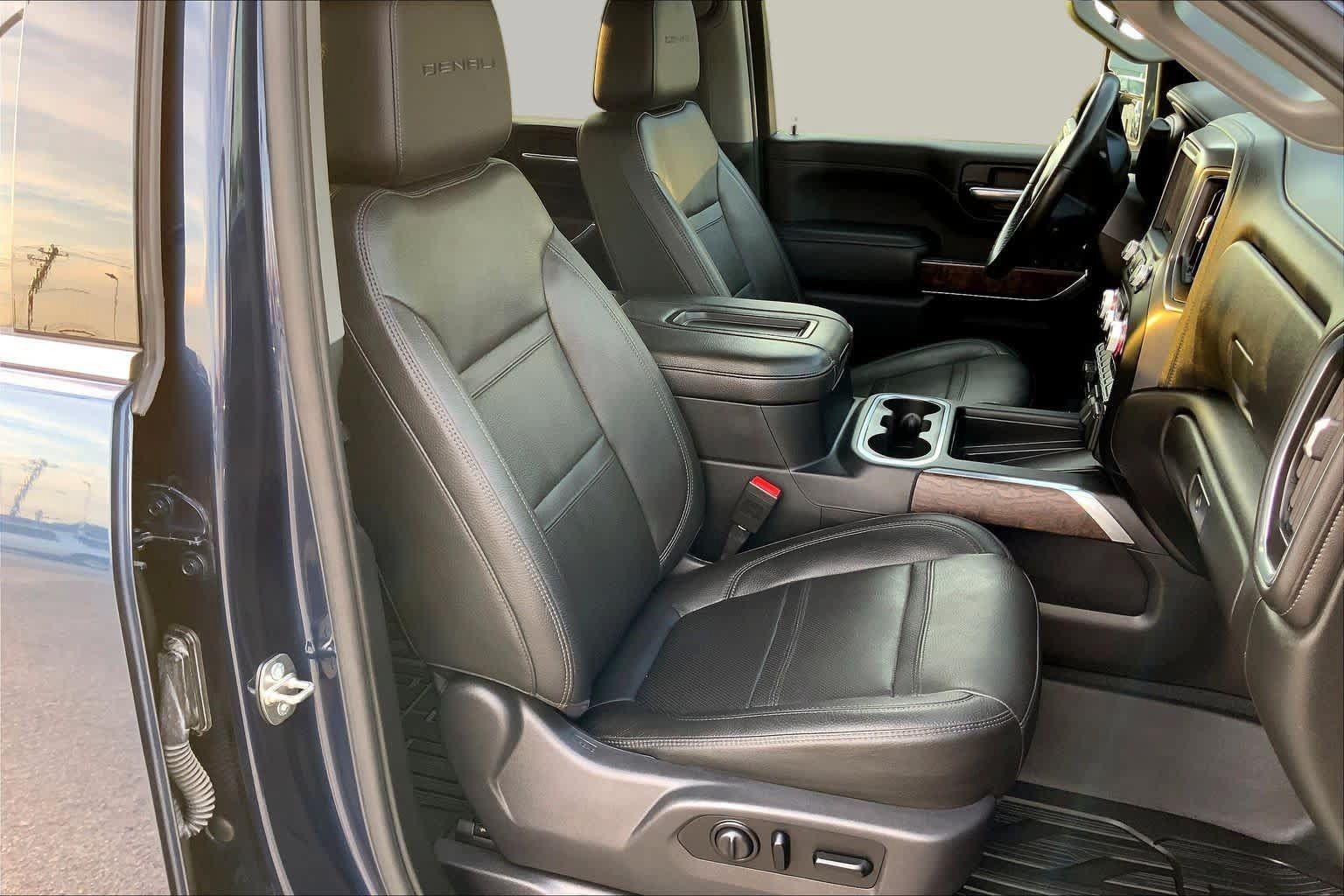 Used 2020 GMC Sierra 2500 Denali w/ Denali Ultimate Package AWD/4WD image 9
