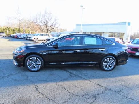 Used 2019 Hyundai Sonata Plug-In Hybrid image 3