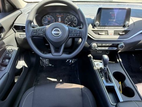 Certified 2025 Nissan Altima 2.5 S FWD image 8