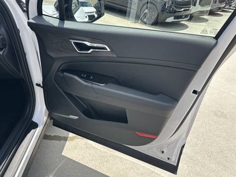 Certified 2025 Kia Sportage X-Line AWD/4WD image 18