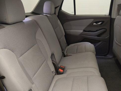 Used 2021 Chevrolet Traverse LT FWD image 19
