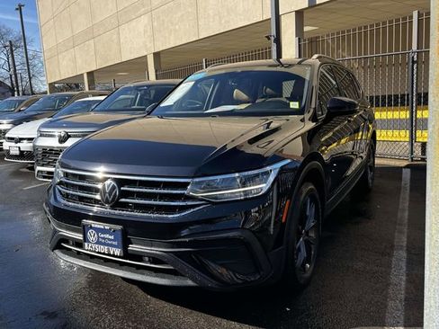 Certified 2023 Volkswagen Tiguan SE w/ Panoramic Sunroof Package image 4