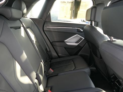 Used 2024 Audi Q3 2.0T Premium image 22