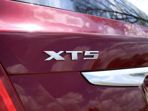 Used 2018 Cadillac XT5 Luxury w/ Driver Awareness Package image 7