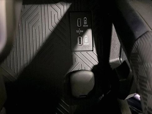 Used 2025 Toyota Tacoma Limited image 33