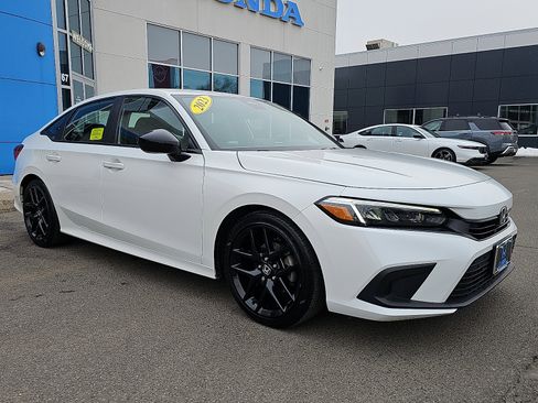 Used 2023 Honda Civic Sport image 3