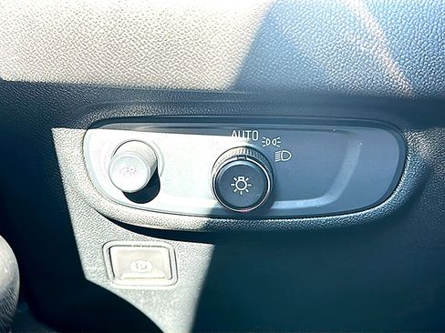 Used 2024 GMC Terrain SLE FWD image 36