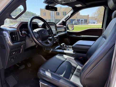 Used 2022 Ford F150 Lariat w/ Equipment Group 502A High image 8