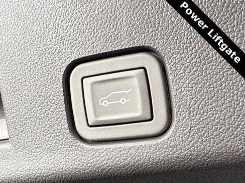 New 2025 Chevrolet Traverse LT w/ Driver Confidence Package image 17