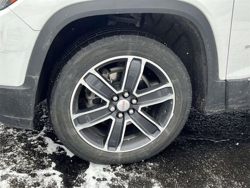 Used 2023 GMC Acadia SLT w/ Preferred Package image 6