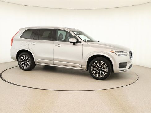 Used 2020 Volvo XC90 T5 Momentum image 9