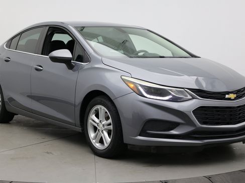 Used 2018 Chevrolet Cruze LT FWD image 3