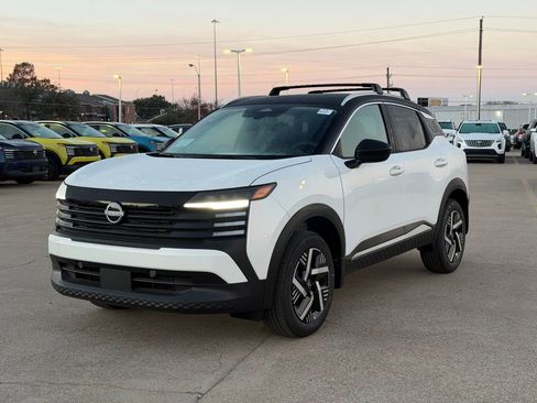 New 2026 Nissan Kicks SV w/ SV Premium Package image 2