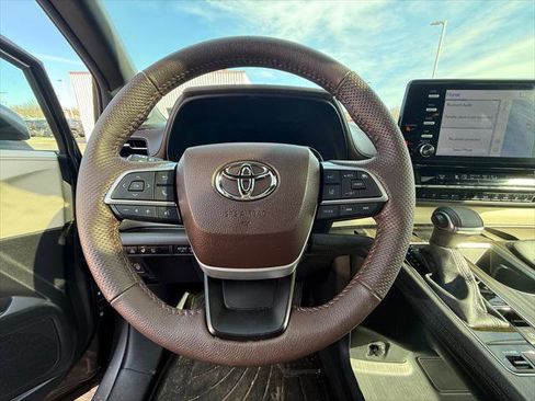 Certified 2024 Toyota Sienna Platinum image 11