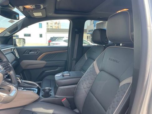 Used 2024 GMC Canyon Denali AWD/4WD image 14