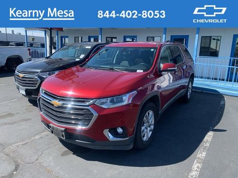 Used 2021 Chevrolet Traverse LT image 1