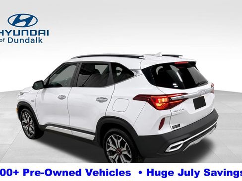 Used 2022 Kia Seltos SX w/ Sunroof Package AWD/4WD image 2