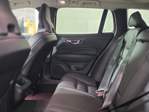 Used 2025 Volvo V60 B5 Cross Country Plus image 25
