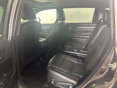 Used 2019 Toyota Highlander Limited image 15