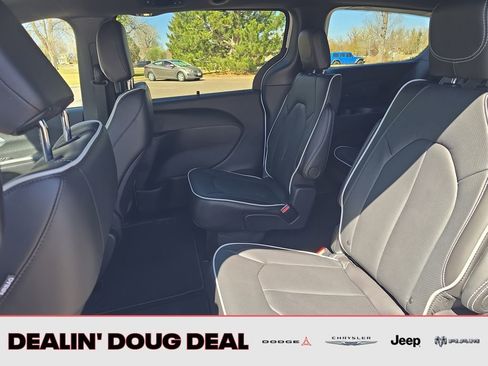 New 2026 Chrysler Pacifica Limited AWD/4WD image 25