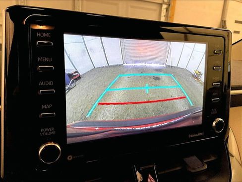 Used 2021 Toyota Corolla LE image 20