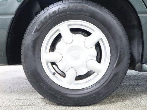 Used 2001 Buick Le Sabre Custom w/ Luxury Pkg image 19