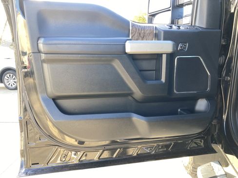 Used 2019 Ford F250 Lariat w/ Chrome Package image 11