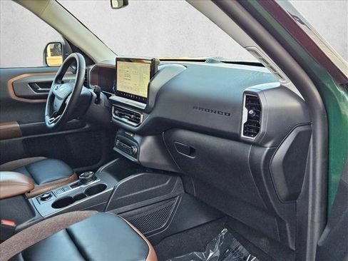Certified 2025 Ford Bronco Sport Outer Banks w/ Outer Banks Tech Package+ AWD/4WD image 17