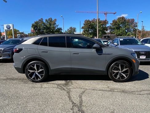 Used 2023 Volkswagen ID.4 Pro S image 2