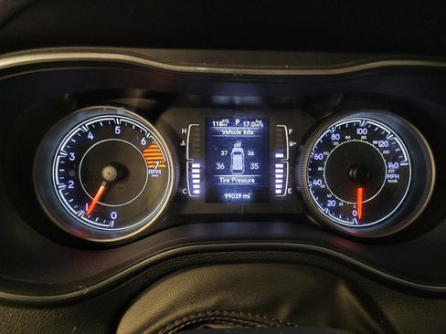 Used 2019 Jeep Cherokee Latitude Plus AWD/4WD image 23