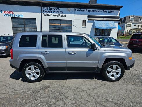 Used 2016 Jeep Patriot Sport w/ Power Value Group AWD/4WD image 4