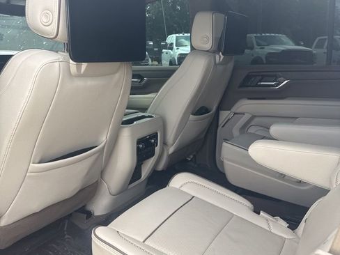 Used 2025 GMC Yukon Denali w/ Denali Reserve Package AWD/4WD image 10