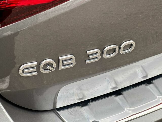 Certified 2023 Mercedes-Benz EQB 300 4MATIC w/ Exclusive Package image 33