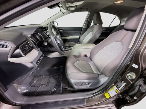 Used 2020 Toyota Camry LE image 21