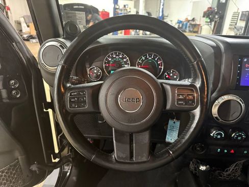 Used 2011 Jeep Wrangler Unlimited Sahara w/ Connectivity Group AWD/4WD image 21