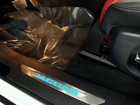 Used 2019 Jaguar F-PACE R-Sport image 32