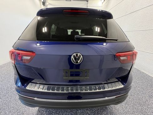 Certified 2023 Volkswagen Tiguan SE FWD image 5