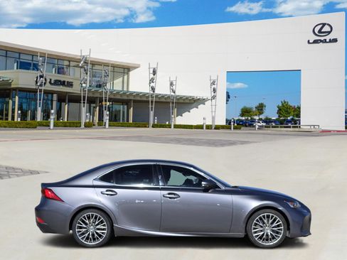 Used 2017 Lexus IS 200t image 2