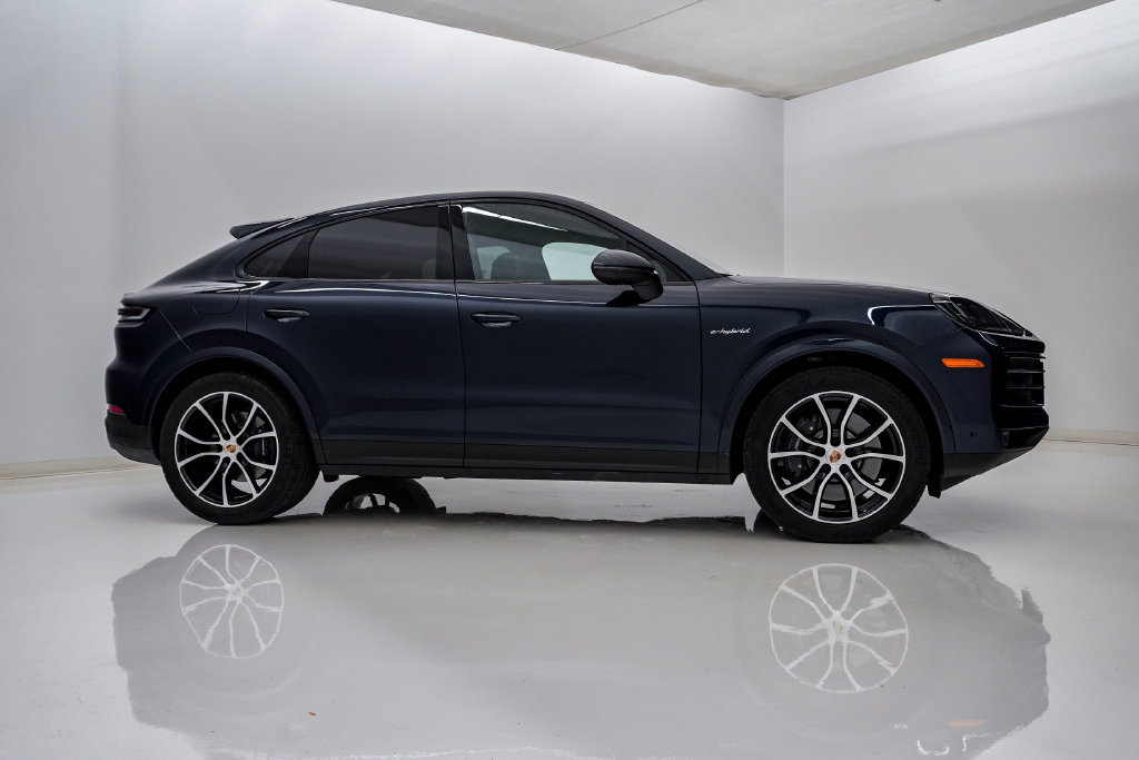 Certified 2026 Porsche Cayenne E-Hybrid Coupe AWD/4WD image 9