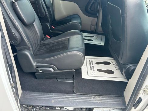 Used 2017 Dodge Grand Caravan SXT image 11