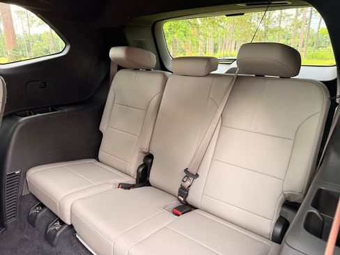 Used 2026 GMC Acadia Elevation w/ Elevation Premium Package FWD image 30